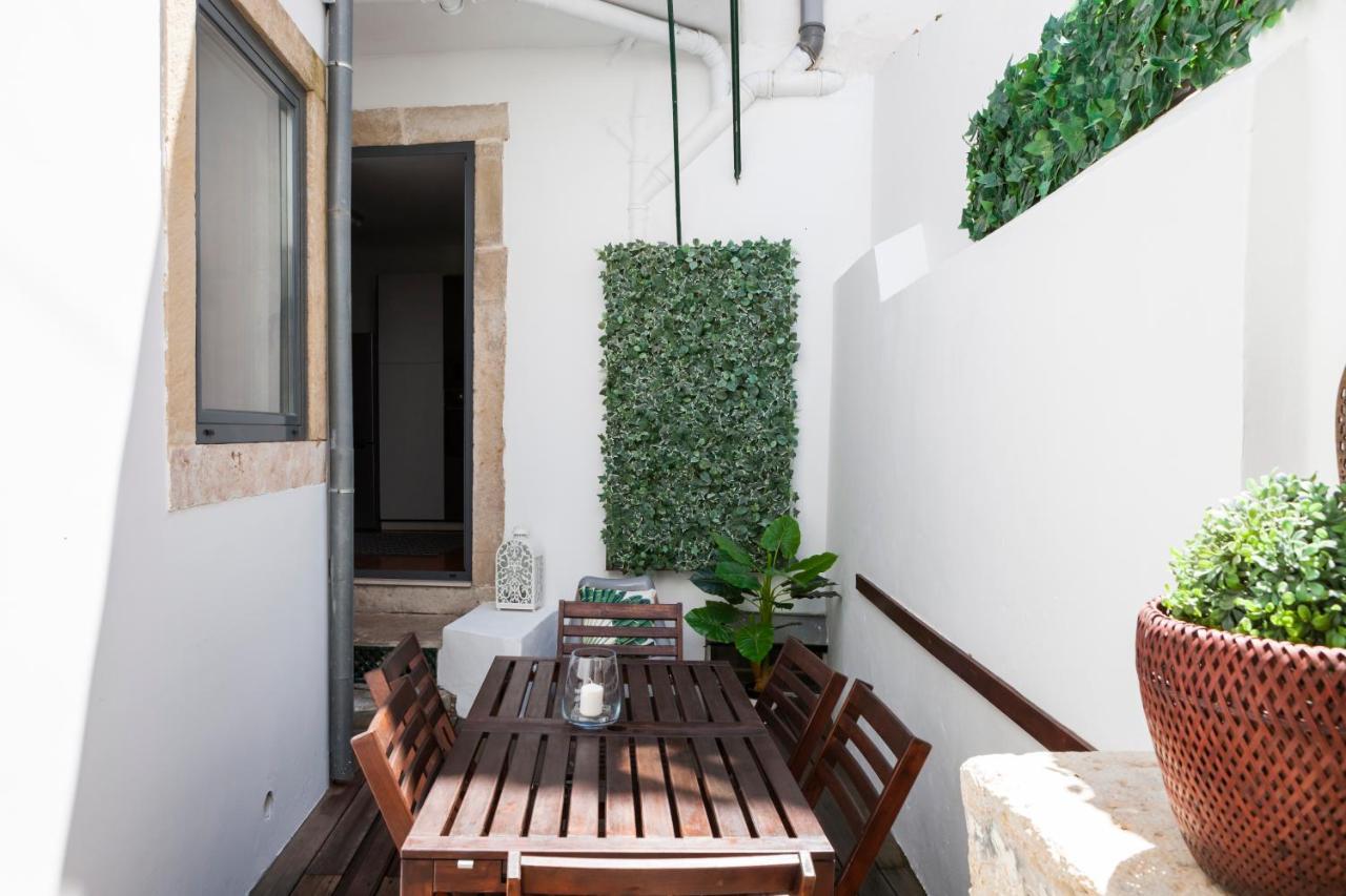 Apartamento Alfama Terrace With Authentic Xviii Tiles And Historic Notes 3 Bedrooms & 2 Bathrooms Ac