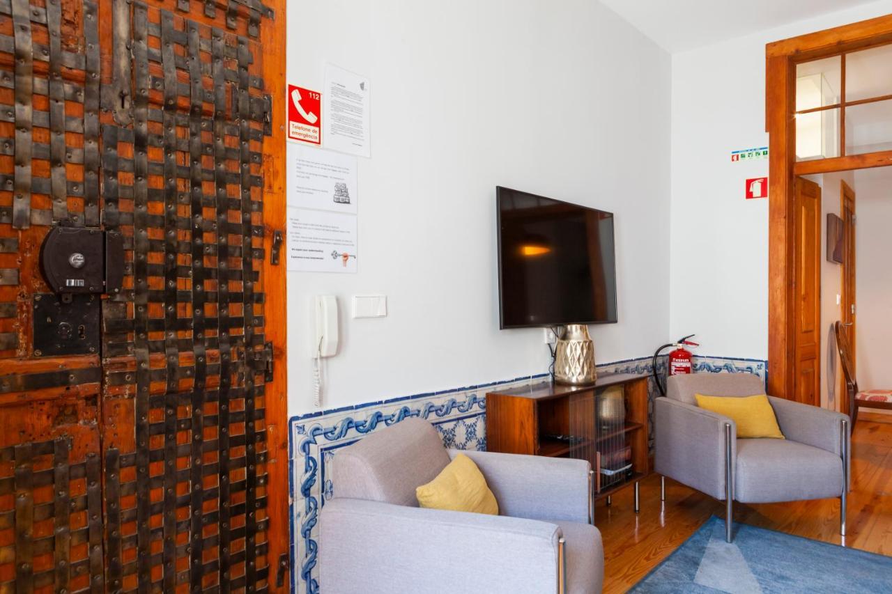 Apartamento Alfama Terrace With Authentic Xviii Tiles And Historic Notes 3 Bedrooms & 2 Bathrooms Ac Lisboa