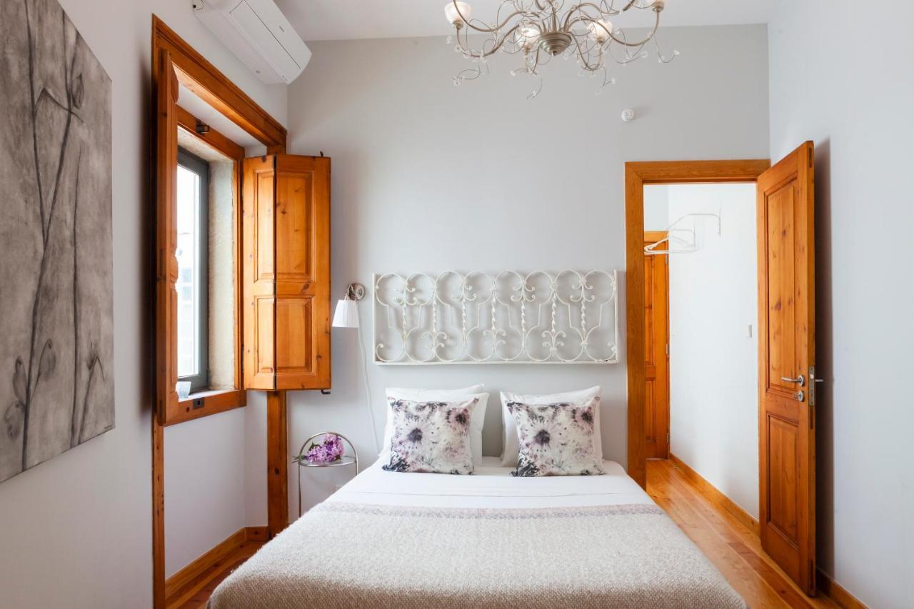 Apartamento Alfama Terrace With Authentic Xviii Tiles And Historic Notes 3 Bedrooms & 2 Bathrooms Ac