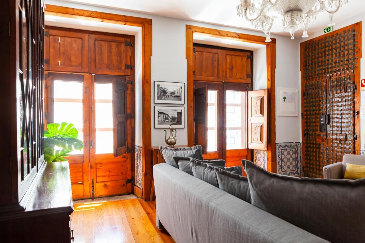 Alfama Terrace With Authentic Xviii Tiles And Historic Notes 3 Bedrooms & 2 Bathrooms Ac * Lisboa