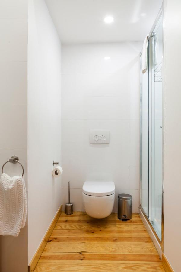 Alfama Terrace With Authentic Xviii Tiles And Historic Notes 3 Bedrooms & 2 Bathrooms Ac Apartamento *