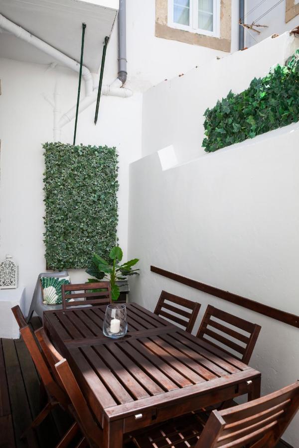 Alfama Terrace With Authentic Xviii Tiles And Historic Notes 3 Bedrooms & 2 Bathrooms Ac Apartamento *