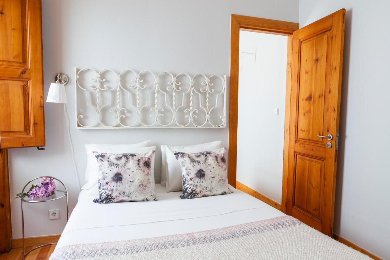 Alfama Terrace With Authentic Xviii Tiles And Historic Notes 3 Bedrooms & 2 Bathrooms Ac Apartamento