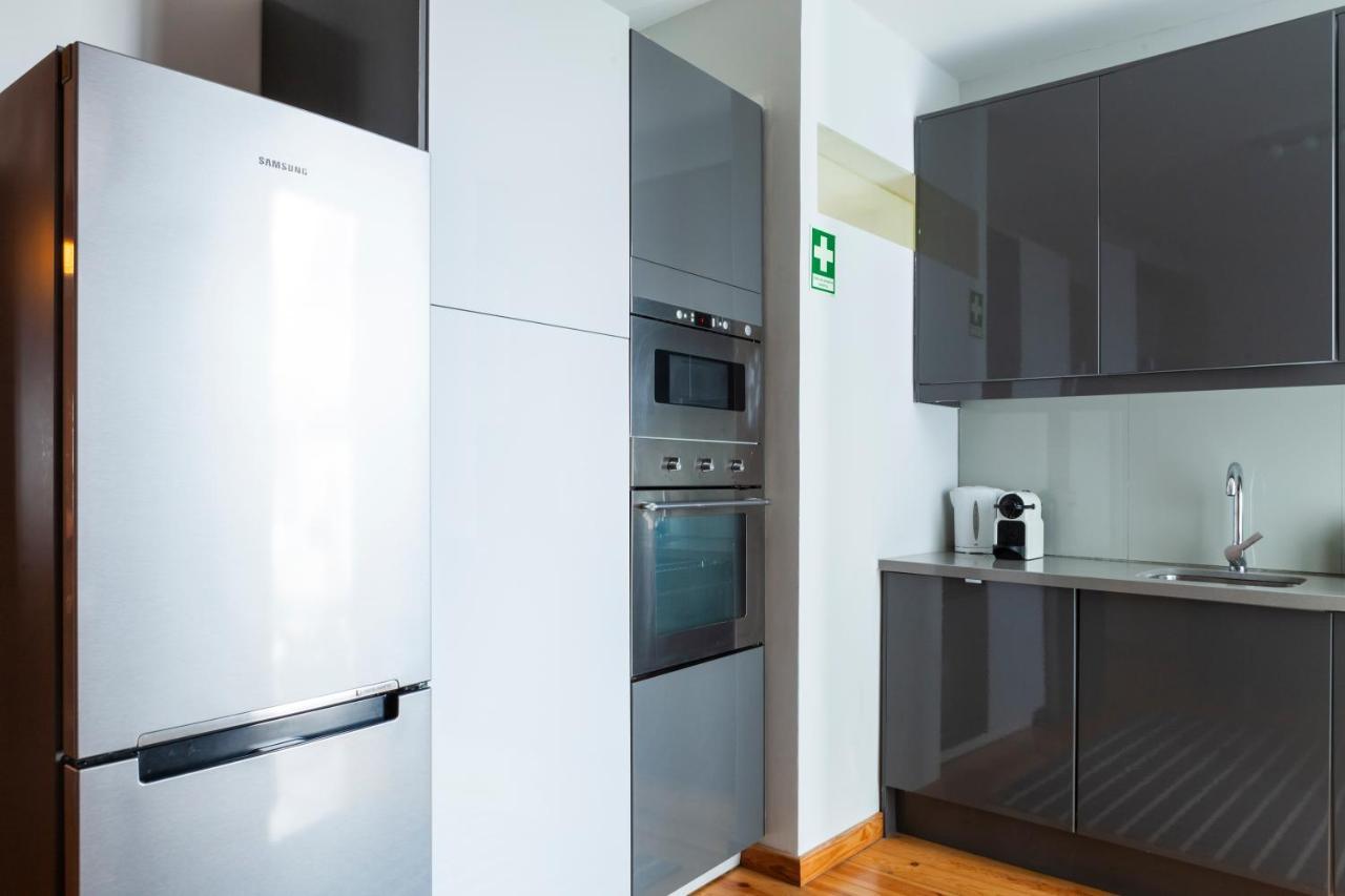 Alfama Terrace With Authentic Xviii Tiles And Historic Notes 3 Bedrooms & 2 Bathrooms Ac Apartamento