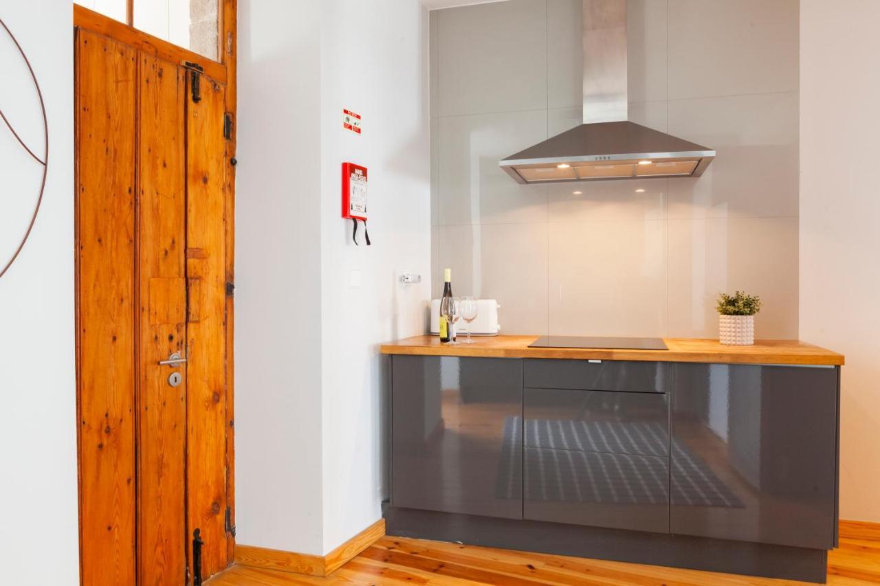 Apartamento Alfama Terrace With Authentic Xviii Tiles And Historic Notes 3 Bedrooms & 2 Bathrooms Ac *
