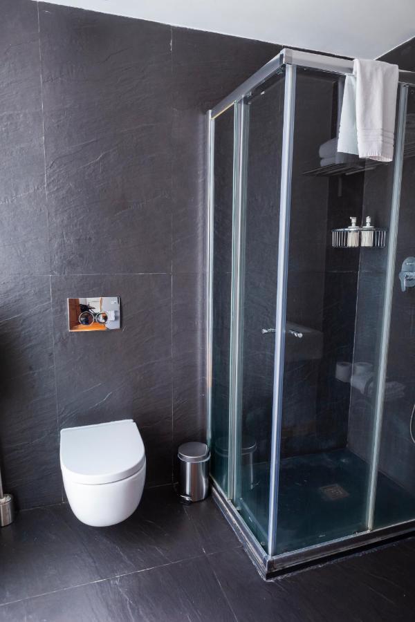 Apartamento Alfama Terrace With Authentic Xviii Tiles And Historic Notes 3 Bedrooms & 2 Bathrooms Ac Lisboa